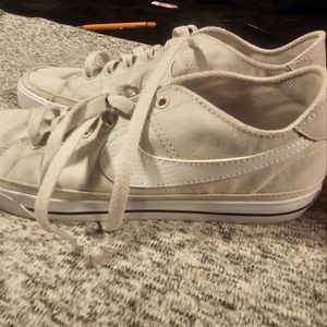 Nike legacy  canvas size 9 woman's